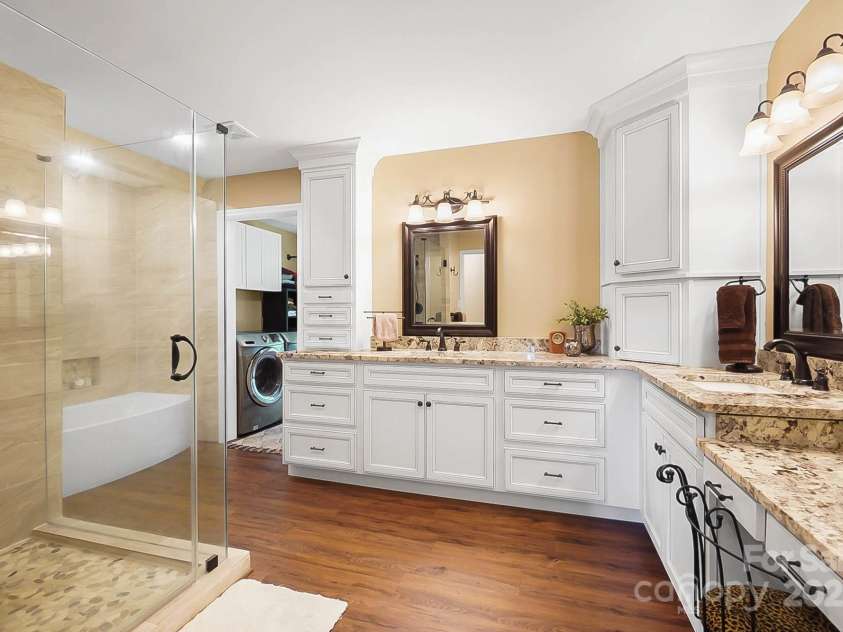 4485 River Oaks Road, Lake Wylie, SC 29710.  MLS# CAR4273028, YatesRealty ID 22521. Primary bath.