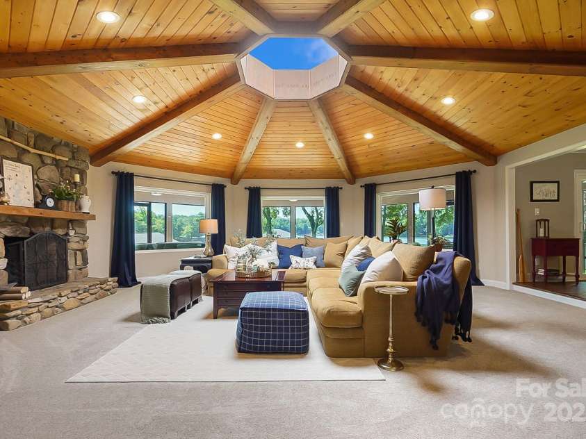 4485 River Oaks Road, Lake Wylie, SC 29710.  MLS# CAR4273028, YatesRealty ID 22521. Wonderful living room space with lots of natural light.