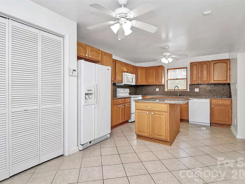2111 Parkdale Avenue, Gastonia, NC 28052.  MLS# CAR4343385, YatesRealty ID 22522. 