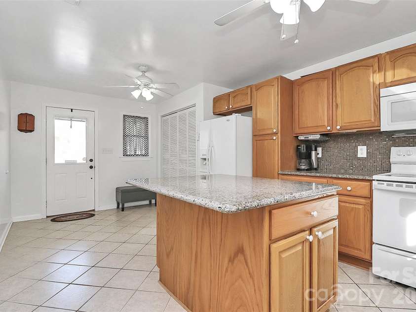 2111 Parkdale Avenue, Gastonia, NC 28052.  MLS# CAR4343385, YatesRealty ID 22522. 