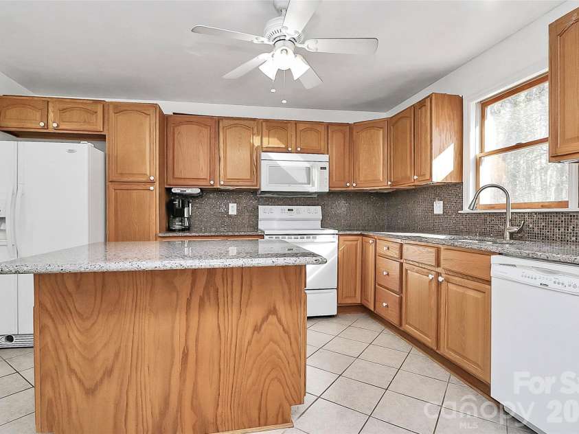 2111 Parkdale Avenue, Gastonia, NC 28052.  MLS# CAR4343385, YatesRealty ID 22522. 