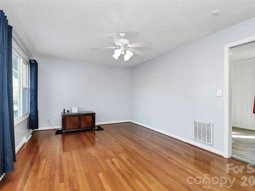 2111 Parkdale Avenue, Gastonia, NC 28052.  MLS# CAR4343385, YatesRealty ID 22522. 