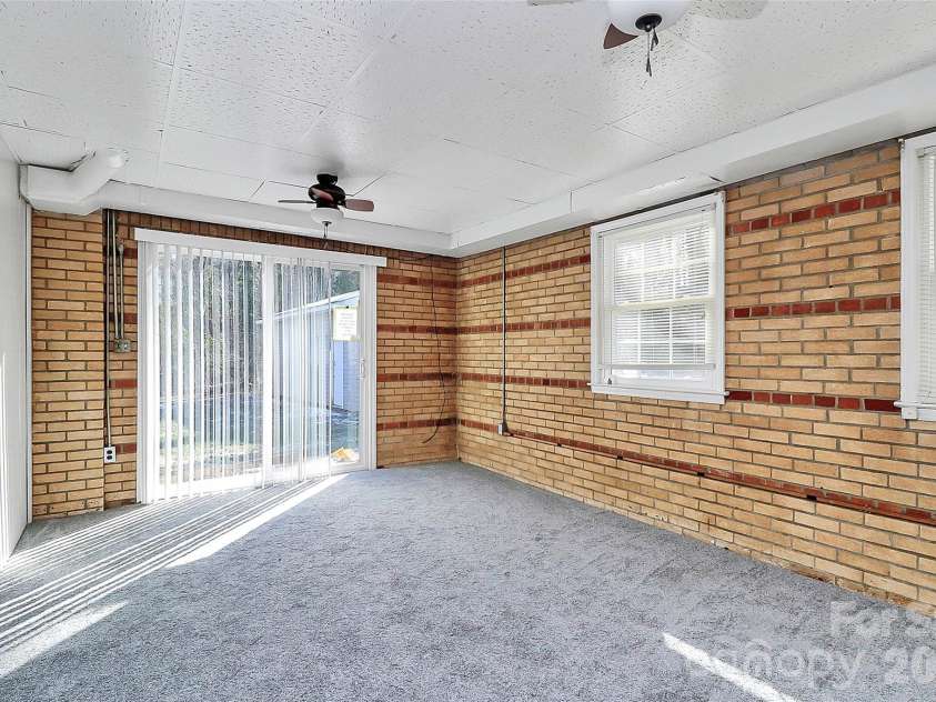 2111 Parkdale Avenue, Gastonia, NC 28052.  MLS# CAR4343385, YatesRealty ID 22522. 