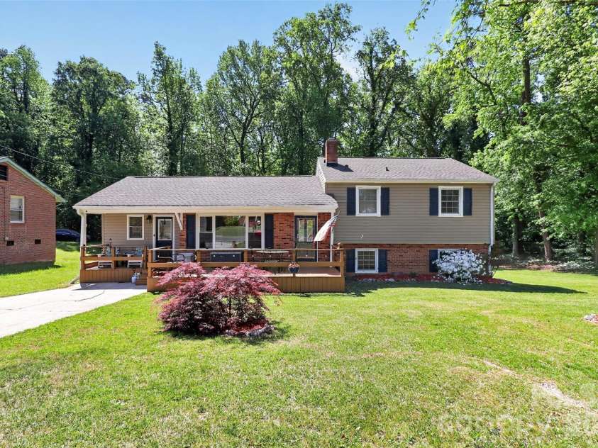 2111 Parkdale Avenue, Gastonia, NC 28052.  MLS# CAR4343385, YatesRealty ID 22522. 