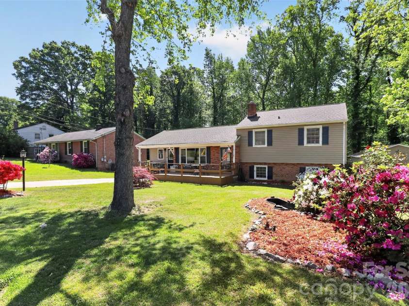 2111 Parkdale Avenue, Gastonia, NC 28052.  MLS# CAR4343385, YatesRealty ID 22522. 