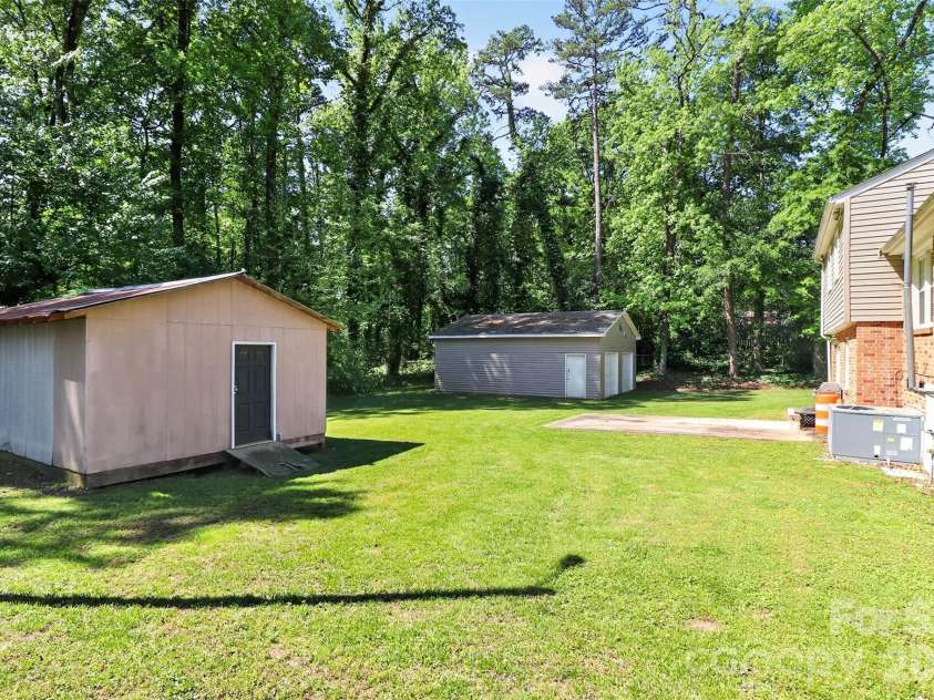 2111 Parkdale Avenue, Gastonia, NC 28052.  MLS# CAR4343385, YatesRealty ID 22522. 