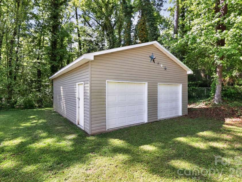 2111 Parkdale Avenue, Gastonia, NC 28052.  MLS# CAR4343385, YatesRealty ID 22522. 