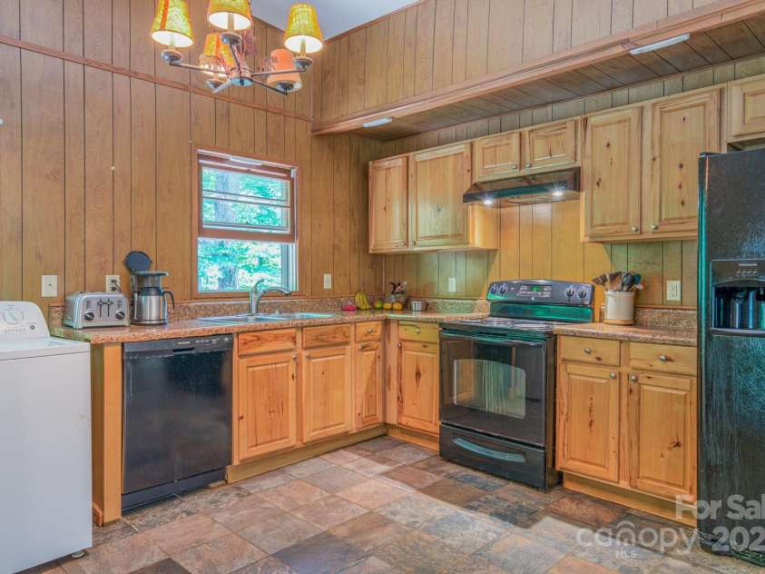 88 Bearwallow Road, Leicester, NC 28748.  MLS# CAR4153079, YatesRealty ID 22522. 