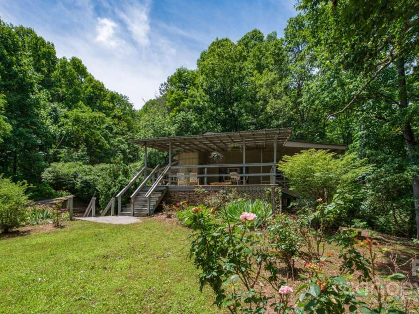 88 Bearwallow Road, Leicester, NC 28748.  MLS# CAR4153079, YatesRealty ID 22522. 