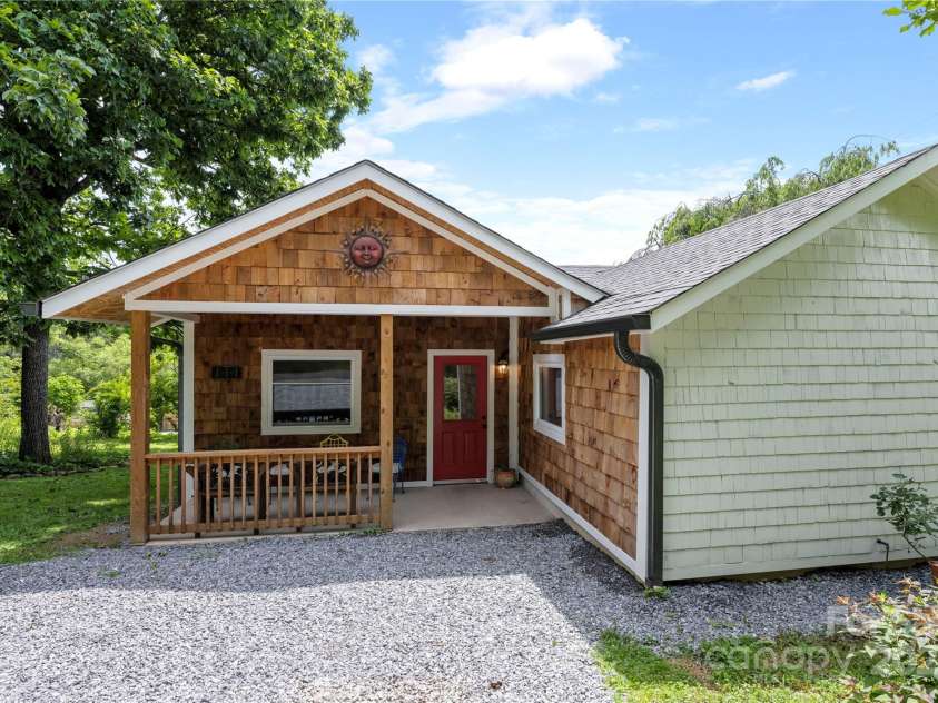 111 Altamahaw Avenue, Black Mountain, NC 28711.  MLS# CAR4265651, YatesRealty ID 22523. 