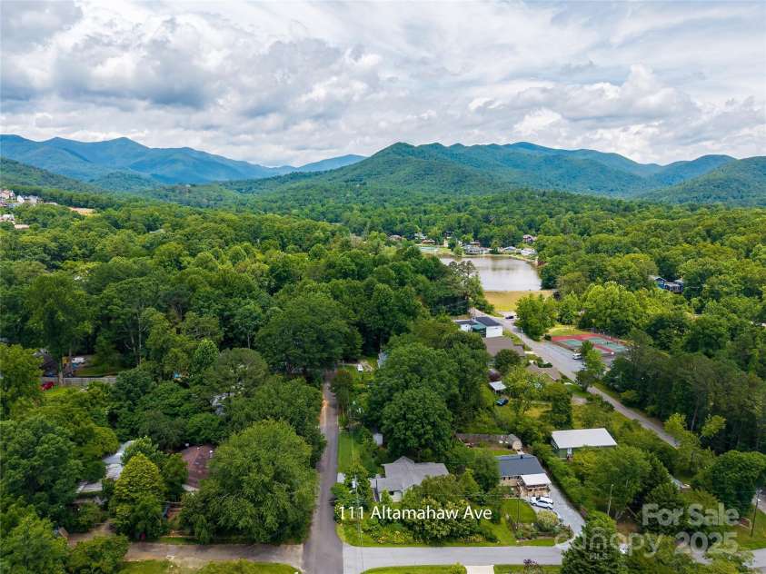111 Altamahaw Avenue, Black Mountain, NC 28711.  MLS# CAR4265651, YatesRealty ID 22523. 