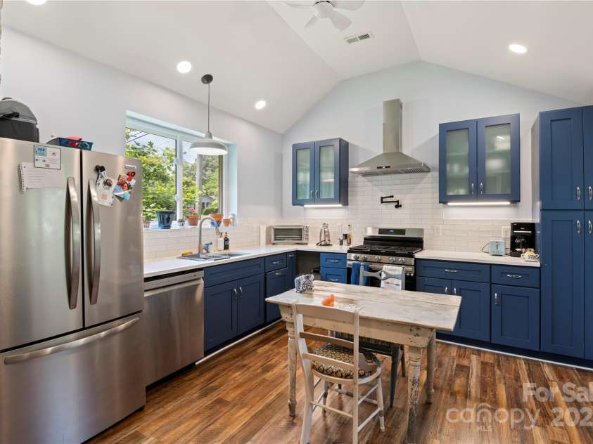 111 Altamahaw Avenue, Black Mountain, NC 28711.  MLS# CAR4265651, YatesRealty ID 22523. 