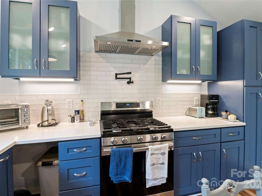 111 Altamahaw Avenue, Black Mountain, NC 28711.  MLS# CAR4265651, YatesRealty ID 22523. 
