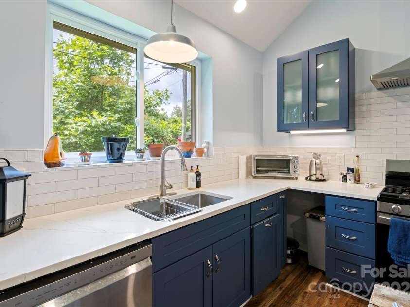 111 Altamahaw Avenue, Black Mountain, NC 28711.  MLS# CAR4265651, YatesRealty ID 22523. 