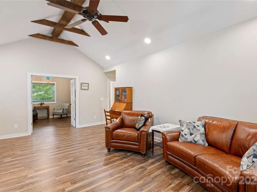111 Altamahaw Avenue, Black Mountain, NC 28711.  MLS# CAR4265651, YatesRealty ID 22523. 