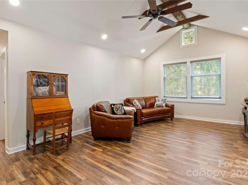 111 Altamahaw Avenue, Black Mountain, NC 28711.  MLS# CAR4265651, YatesRealty ID 22523. 
