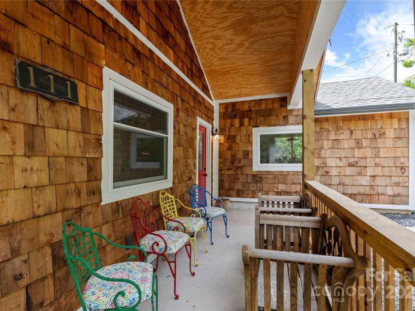 111 Altamahaw Avenue, Black Mountain, NC 28711.  MLS# CAR4265651, YatesRealty ID 22523. 