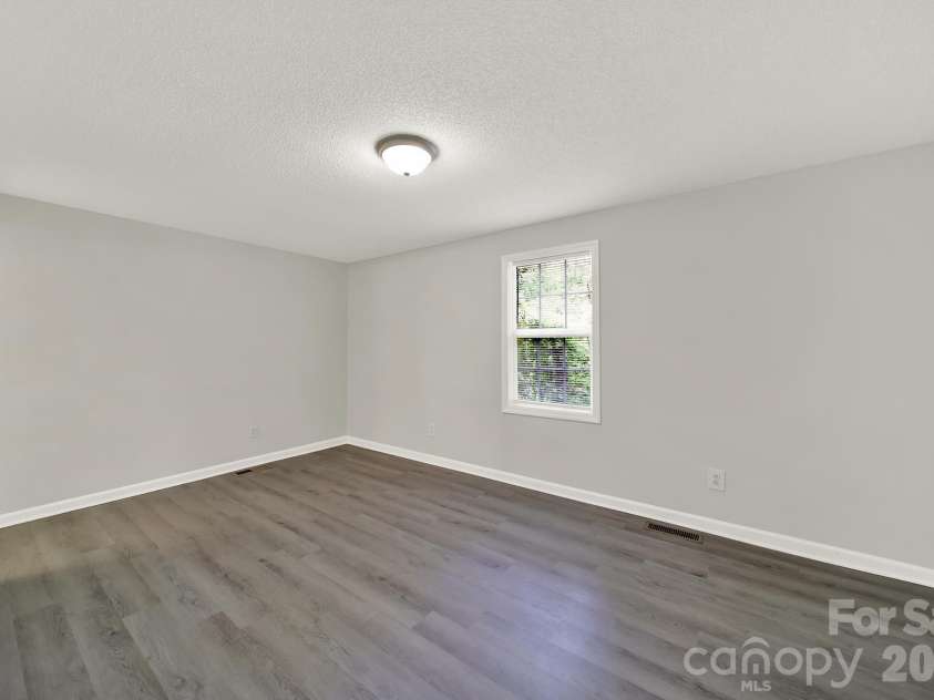 807 Evening Shade Lane, Gastonia, NC 28052.  MLS# CAR4379304, YatesRealty ID 22523. 
