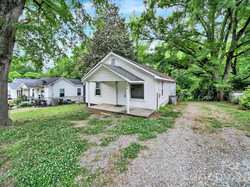 807 Evening Shade Lane, Gastonia, NC 28052.  MLS# CAR4379304, YatesRealty ID 22523. 