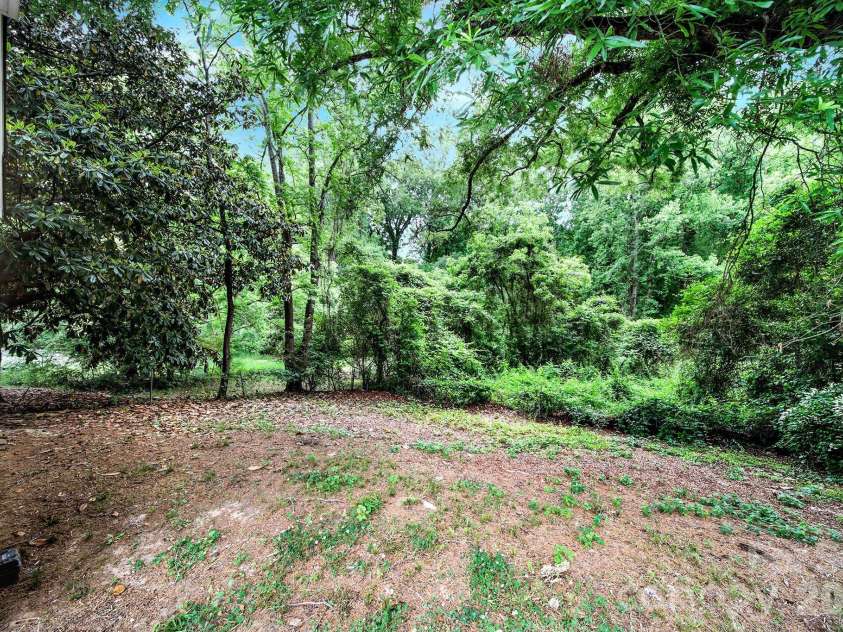 807 Evening Shade Lane, Gastonia, NC 28052.  MLS# CAR4379304, YatesRealty ID 22523. 