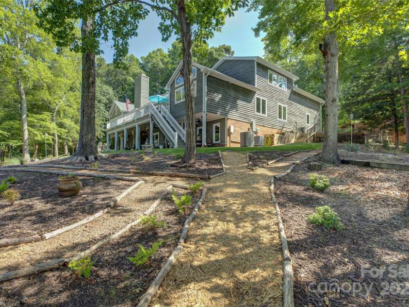 18205 Royal Oak Road, Charlotte, NC 28278.  MLS# CAR4269579, YatesRealty ID 22524. 