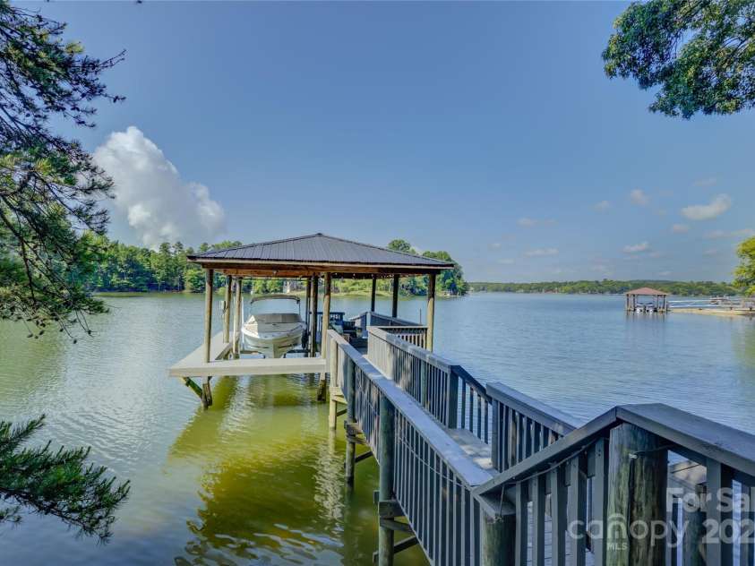 18205 Royal Oak Road, Charlotte, NC 28278.  MLS# CAR4269579, YatesRealty ID 22524. 