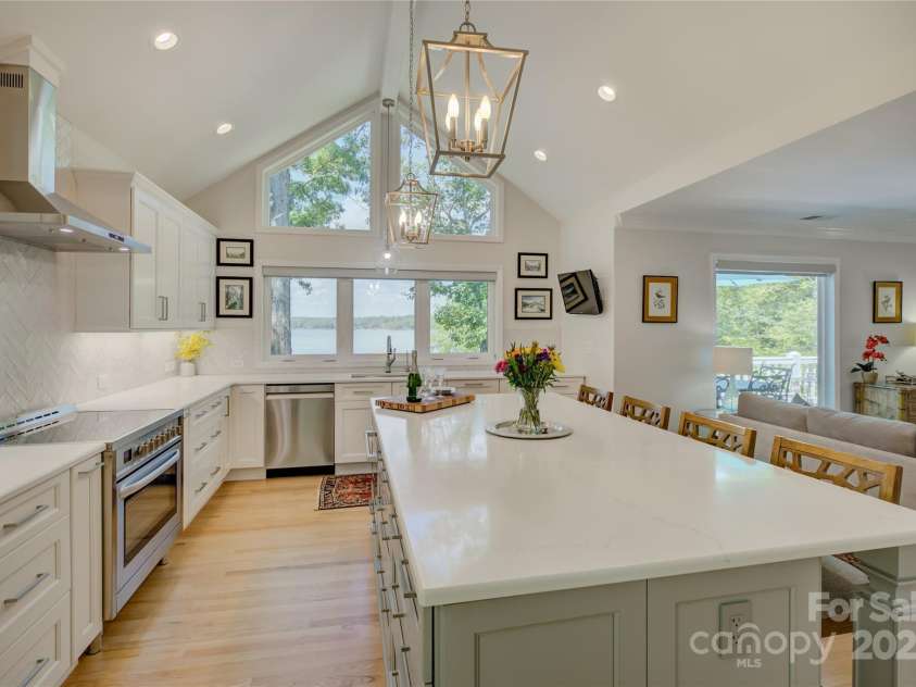 18205 Royal Oak Road, Charlotte, NC 28278.  MLS# CAR4269579, YatesRealty ID 22524. 