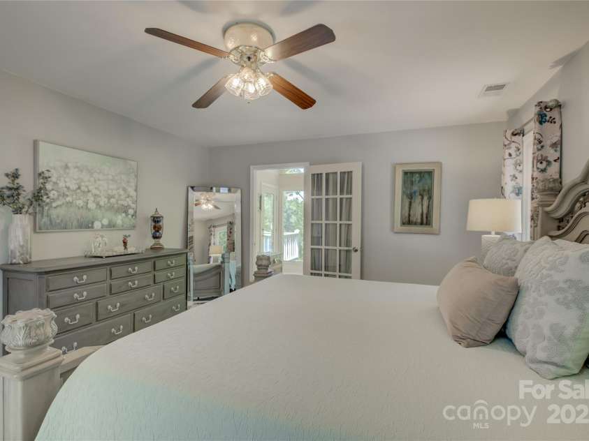 18205 Royal Oak Road, Charlotte, NC 28278.  MLS# CAR4269579, YatesRealty ID 22524. 