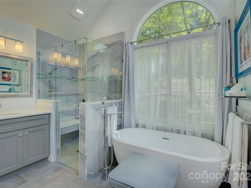 18205 Royal Oak Road, Charlotte, NC 28278.  MLS# CAR4269579, YatesRealty ID 22524. 