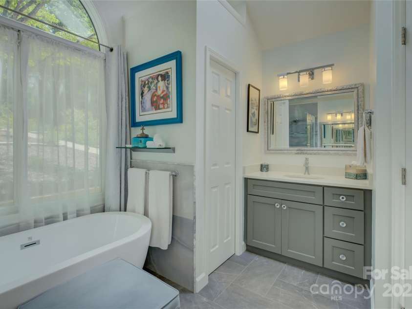 18205 Royal Oak Road, Charlotte, NC 28278.  MLS# CAR4269579, YatesRealty ID 22524. 