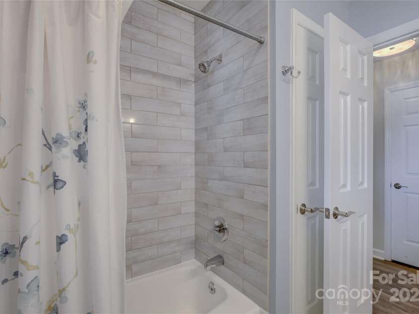 18205 Royal Oak Road, Charlotte, NC 28278.  MLS# CAR4269579, YatesRealty ID 22524. 