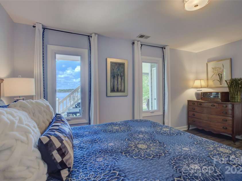 18205 Royal Oak Road, Charlotte, NC 28278.  MLS# CAR4269579, YatesRealty ID 22524. 