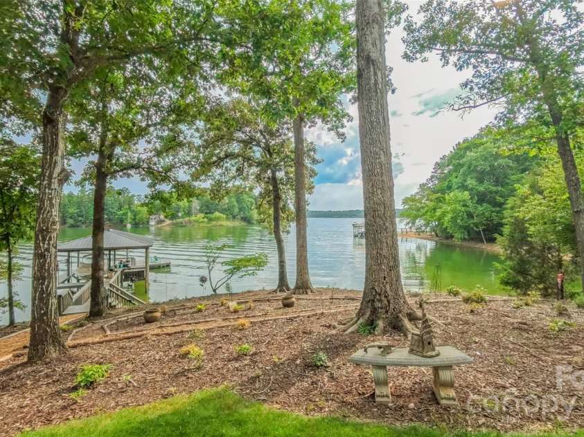 18205 Royal Oak Road, Charlotte, NC 28278.  MLS# CAR4269579, YatesRealty ID 22524. 