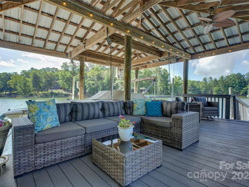 18205 Royal Oak Road, Charlotte, NC 28278.  MLS# CAR4269579, YatesRealty ID 22524. 