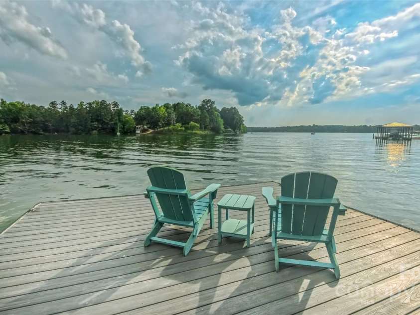 18205 Royal Oak Road, Charlotte, NC 28278.  MLS# CAR4269579, YatesRealty ID 22524. Stunning views from 18205 Royal Oak