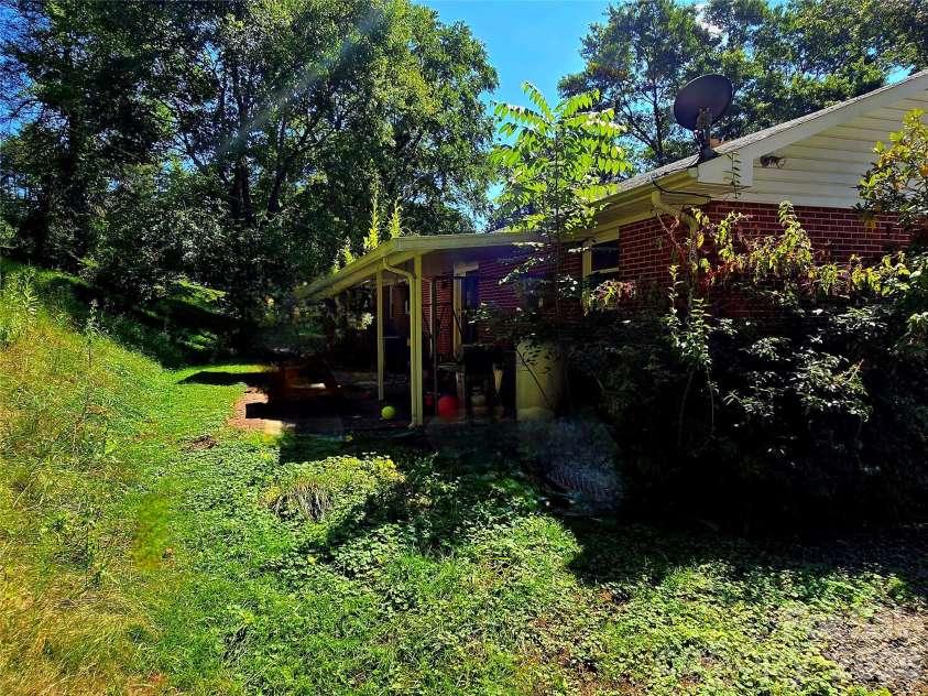 1797 Calvin Edney Road, Mars Hill, NC 28754.  MLS# CAR4352100, YatesRealty ID 22525. 