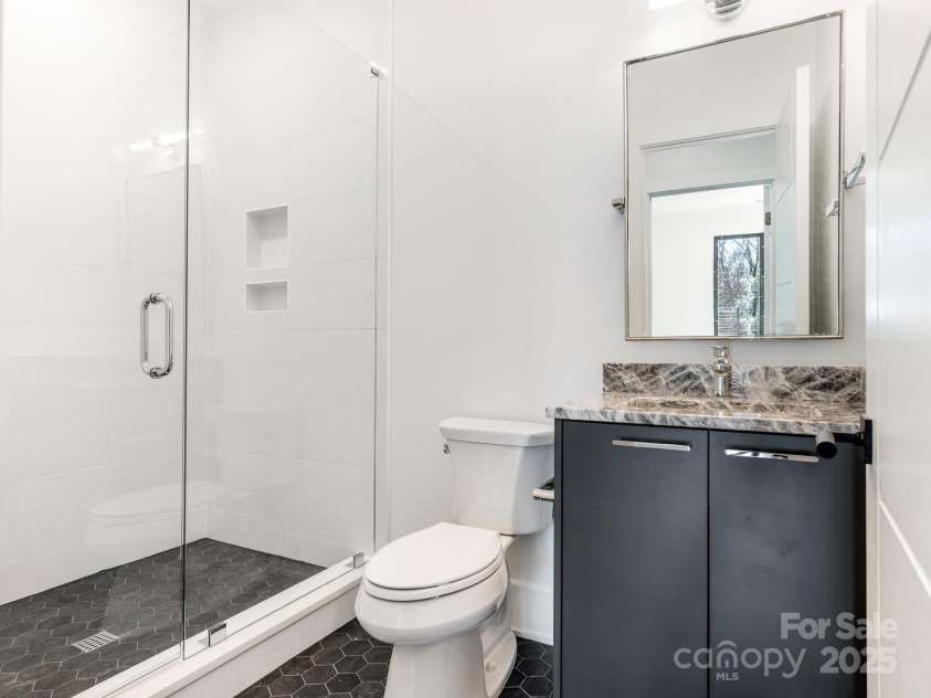2832 Arcadia Avenue, Charlotte, NC 28209.  MLS# CAR4217335, YatesRealty ID 22525. Bathroom #5