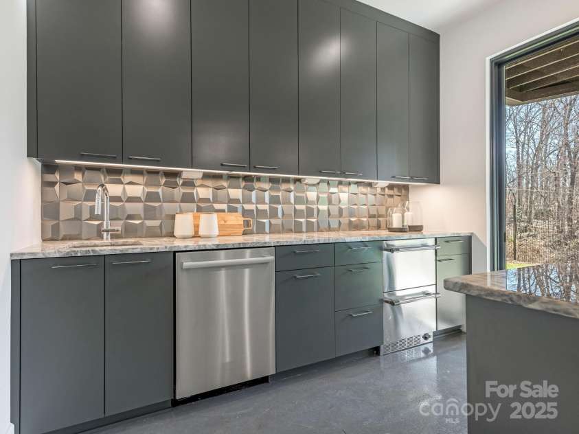 2832 Arcadia Avenue, Charlotte, NC 28209.  MLS# CAR4217335, YatesRealty ID 22525. Lower Level Bar