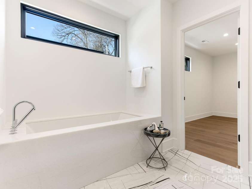 2832 Arcadia Avenue, Charlotte, NC 28209.  MLS# CAR4217335, YatesRealty ID 22525. Primary Bathroom