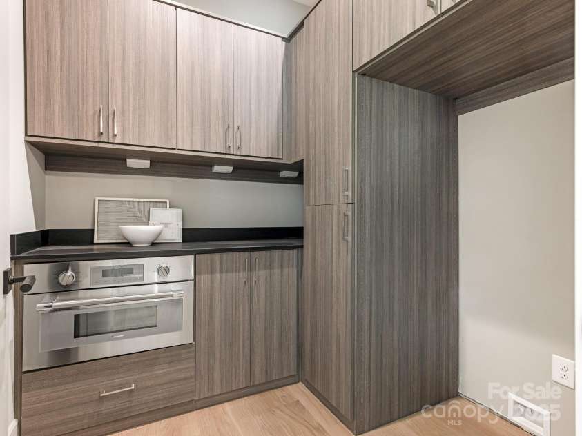 2832 Arcadia Avenue, Charlotte, NC 28209.  MLS# CAR4217335, YatesRealty ID 22525. Scullery