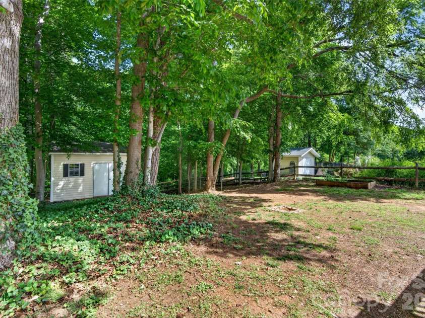 235 6th Street, Belmont, NC 28012.  MLS# CAR4379593, YatesRealty ID 22526. 