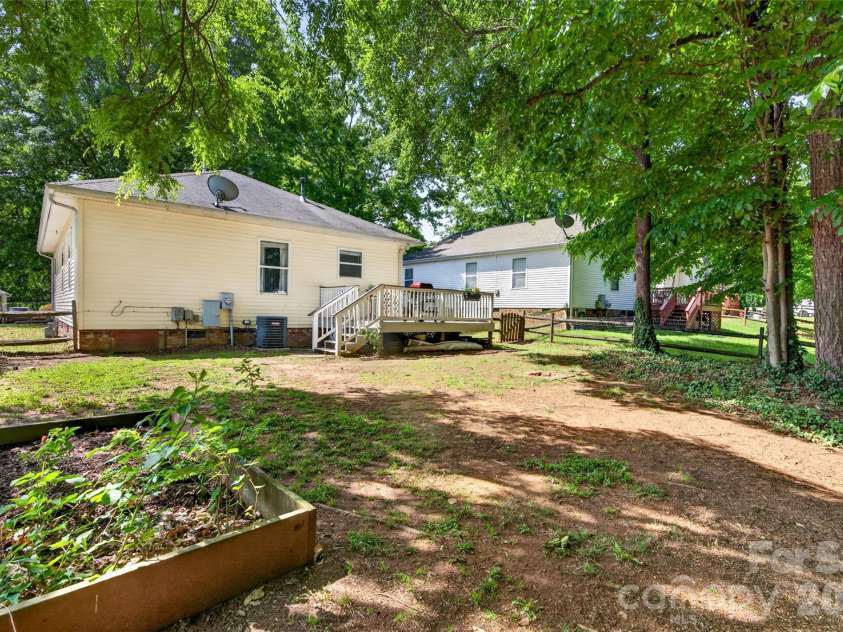 235 6th Street, Belmont, NC 28012.  MLS# CAR4379593, YatesRealty ID 22526. 