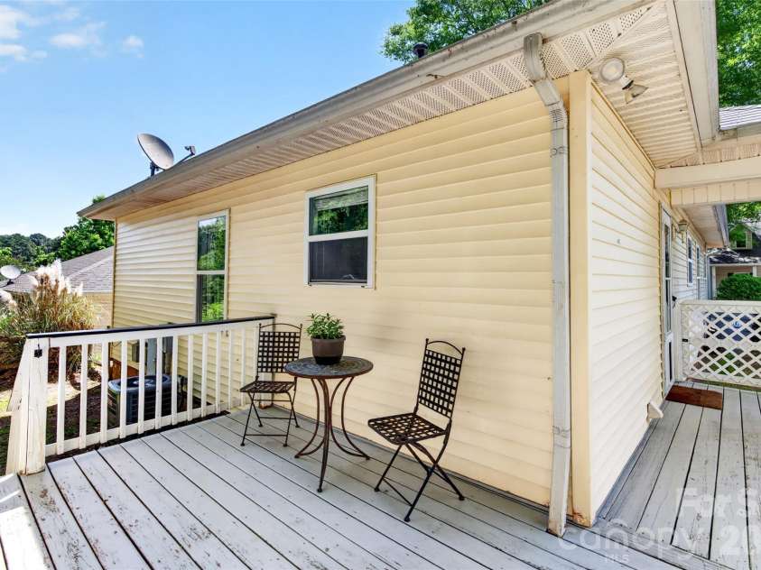 235 6th Street, Belmont, NC 28012.  MLS# CAR4379593, YatesRealty ID 22526. 