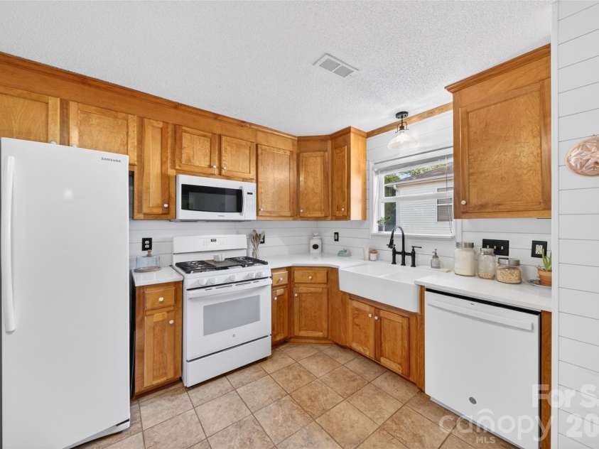 235 6th Street, Belmont, NC 28012.  MLS# CAR4379593, YatesRealty ID 22526. 