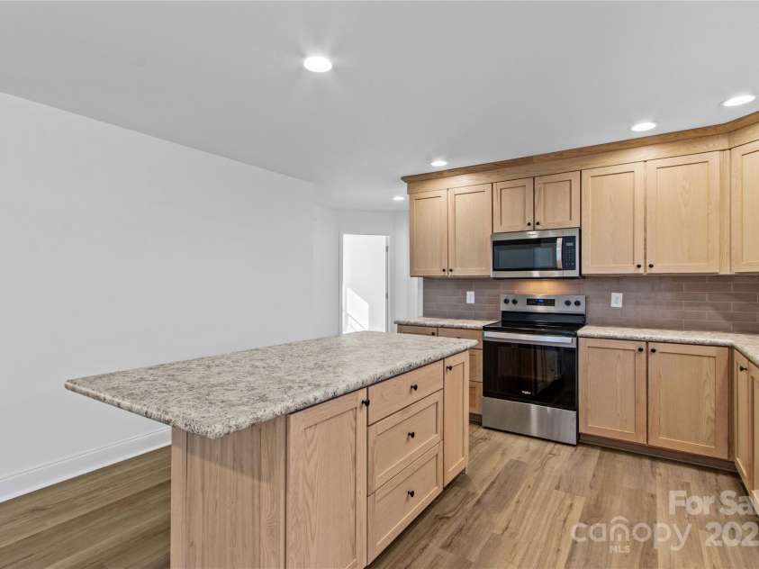 451 Lookout Dam Road, Statesville, NC 28625.  MLS# CAR4224623, YatesRealty ID 22526. 