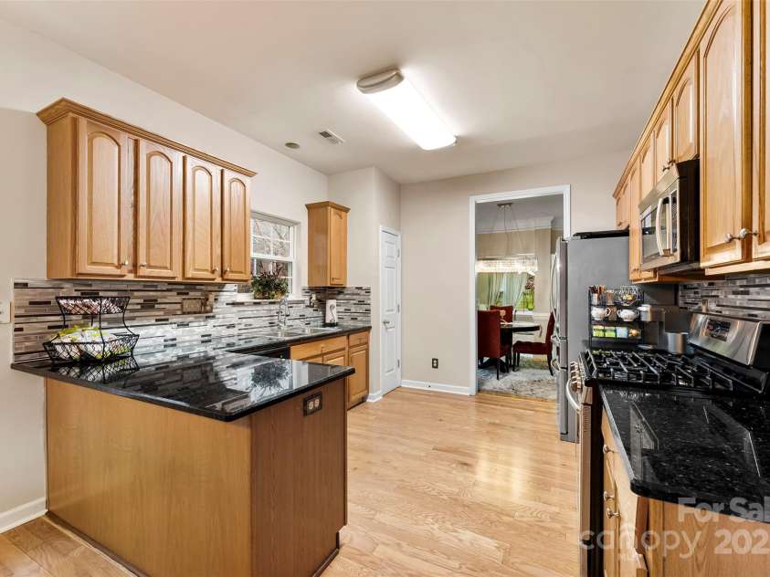 8619 Delamere Lane, Charlotte, NC 28269.  MLS# CAR4241506, YatesRealty ID 22527. 