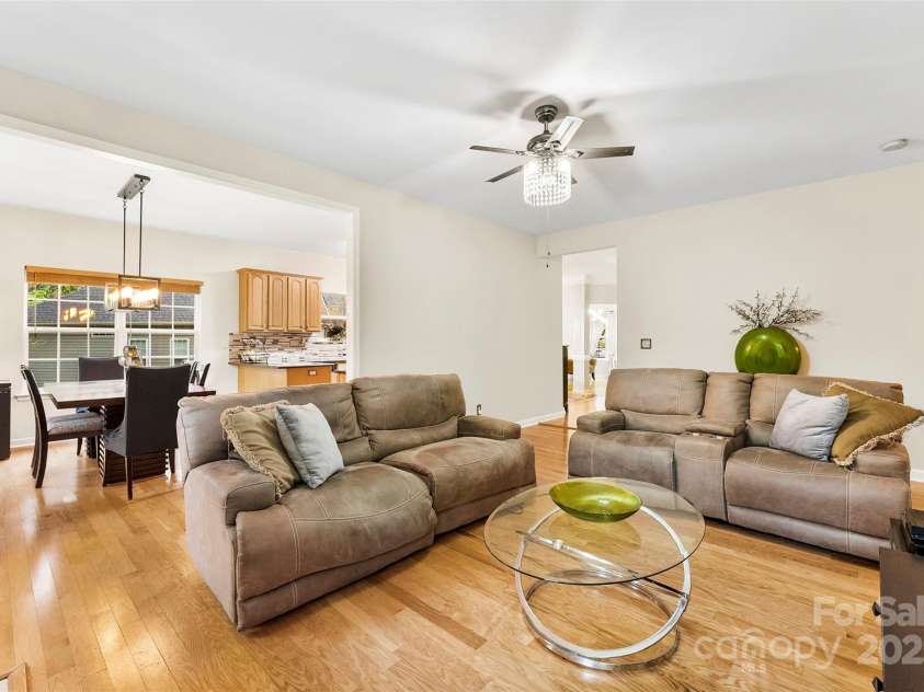 8619 Delamere Lane, Charlotte, NC 28269.  MLS# CAR4241506, YatesRealty ID 22527. 