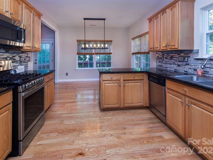 8619 Delamere Lane, Charlotte, NC 28269.  MLS# CAR4241506, YatesRealty ID 22527. Kitchen - unfurnished