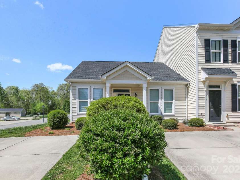 101 Ferncliff Drive, Mount Holly, NC 28120.  MLS# CAR4245691, YatesRealty ID 22528. 