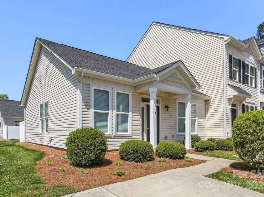 101 Ferncliff Drive, Mount Holly, NC 28120.  MLS# CAR4245691, YatesRealty ID 22528. 